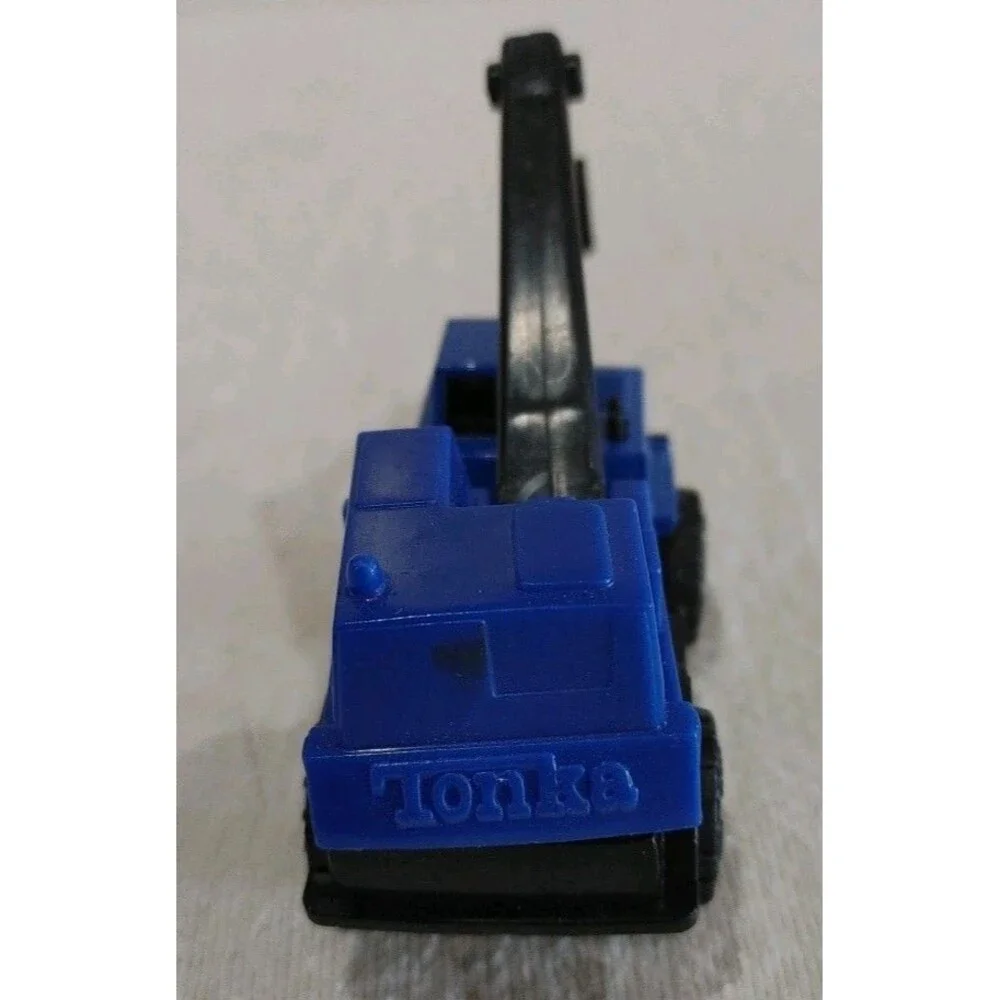 Vintage Tonka 1992 Blue Construction Tractor Truck Die Cast Model Plastic Metal